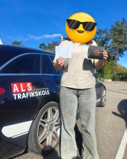 🚗💨 Stort tillykke til Vic som både har bestået teoriprøven og køreprøven i første hug! 💪🔥
Det er virkelig stærkt kørt – og en kæmpe præstation at klare det hele på første forsøg! 👏
Nu venter der masser af gode køreture og nye oplevelser på vejene – godt gået, Vic! 🚘🙌
#Bestået #Kørekort #Førstehug #Trafikskole #AlsTrafikskole #Sønderborg #Teoriprøve #Køreprøve #Kørekort2025 #godtkørt