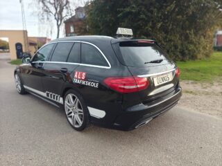 📣 Freja bestod både teori og køreprøven – og endda i første hug! 🚗💨
Med 0 fejl til teoriprøven og en super flot køreprøve, har Freja nu fået sit kørekort – kæmpe tillykke! 🎉
Hun ønskede ikke et billede, så I får i stedet et skud af vores trofaste skolevogn, der har været med hele vejen 😎
Stærkt kørt, Freja – vi er stolte af dig! 👏
#AlsTrafikskole #Kørekort #Førstehug #Trafikskole #Sønderborg