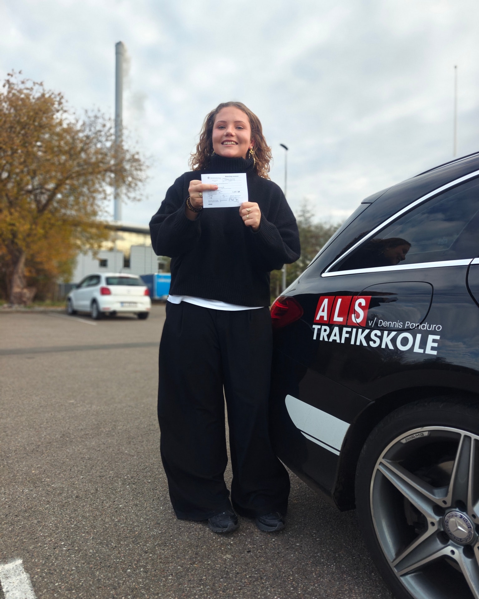 🚗💨 Nu fik Alma sgu også kørekort!
Så pas på derude - endnu en af de hurtige fra Als Trafikskole er på vejene! 😅
Mega sejt gået, Alma – du klarede den som en stjerne! 🌟
#AlsTrafikskole #Kørekort #Sønderborg #Bestået