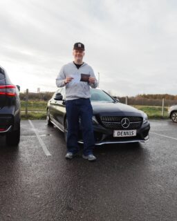 Magnus bestod sgu køreprøven i dag! 🚗🔥
Alt klaret i første hug, både teori og praksis. Stærkt gået, Magnus! 💪
Nu er han officielt klar til at indtage vejene… bare rolig, vi har trænet ham godt! 💪
#AlsTrafikskole #Kørekort #Bestået #Køreprøve #Teoriprøve #Sønderborg #Førstehug #StærktGået #NyBilist