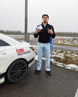 Mohammad bestod sin køreprøve i dag 🚗💨
- og som om det ikke var nok, så blev teoriprøven også klaret i første hug! 👏😎

Stærkt kørt, rolig bag rattet og fuldt fokus hele vejen.
Kæmpe tillykke med kørekortet, Mohammad - det er fuldt fortjent! 🥳

#kørekort #bestået #førstehug #stærktkørt #alstrafikskole #køreprøve 🚦💪