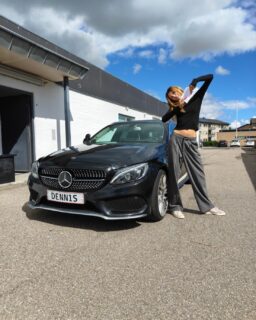 EMMA BESTOD! 🥳🚗❤️

Så kom turen endelig til Emma – og selvfølgelig skulle hun også have sit kørekort! 🥳🔥

Emma har været en fornøjelse fra start til slut. Hendes energi, grin og fantastiske humør har virkelig været noget helt særligt, og jeg kommer helt ærligt til at savne at have hende med i bilen. ❤️

Efter en vanvittig stime på 20 beståede køreprøver i træk, var det også i dag tid til at sætte punktum for den række – men vigtigst af alt: Emma BESTOD! 😍🚗💨

Og det er jo i sidste ende dét, det hele handler om. ❤️

Kæmpestort tillykke, Emma! Du har været en fornøjelse at have som elev, og jeg ønsker dig alt det bedste på vejene fremover! 🥳

Kør pænt derude - og husk at nyde friheden! ❤️🚗

#Kørekort #Køreprøve #Bestået #AlsTrafikskole #Sønderborg