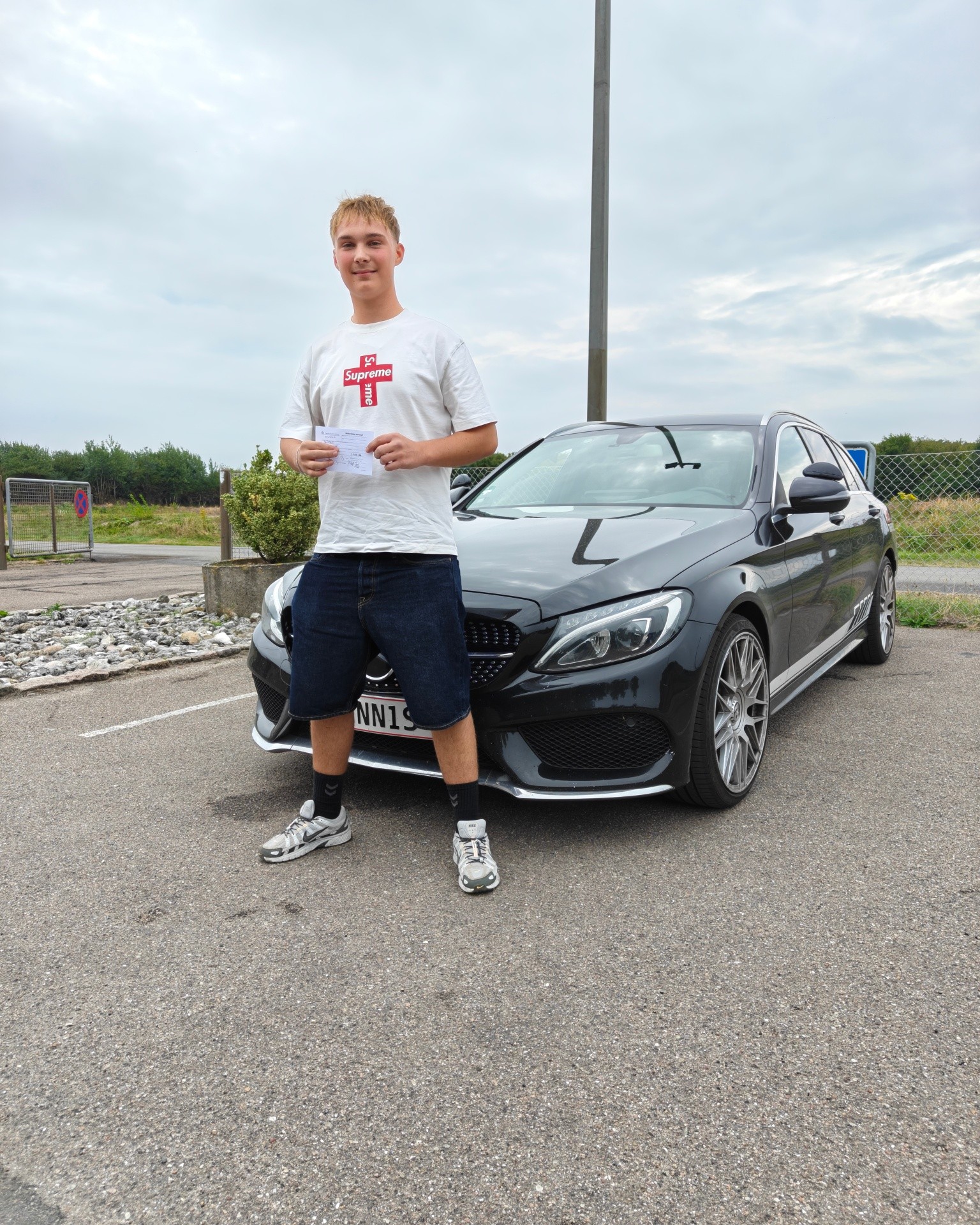 “Det kan jeg love dig for!” 😂✌️

Og det kunne Kian så også love mig for i dag – for han BESTOD KØREPRØVEN! 🚗💨

Teori i første hug ✅
Køreprøve i første hug ✅

Så er der sgu kørekort på menuen! 😎🔥

Stort tillykke, Kian! Kæmpe flot kørt – og tak for alle de gode snakke og grin undervejs! ❤️

Pas godt på derude! ✌️

#AlsTrafikskole #PandurosKøreskole #Kørekort #Bestået #Tillykke