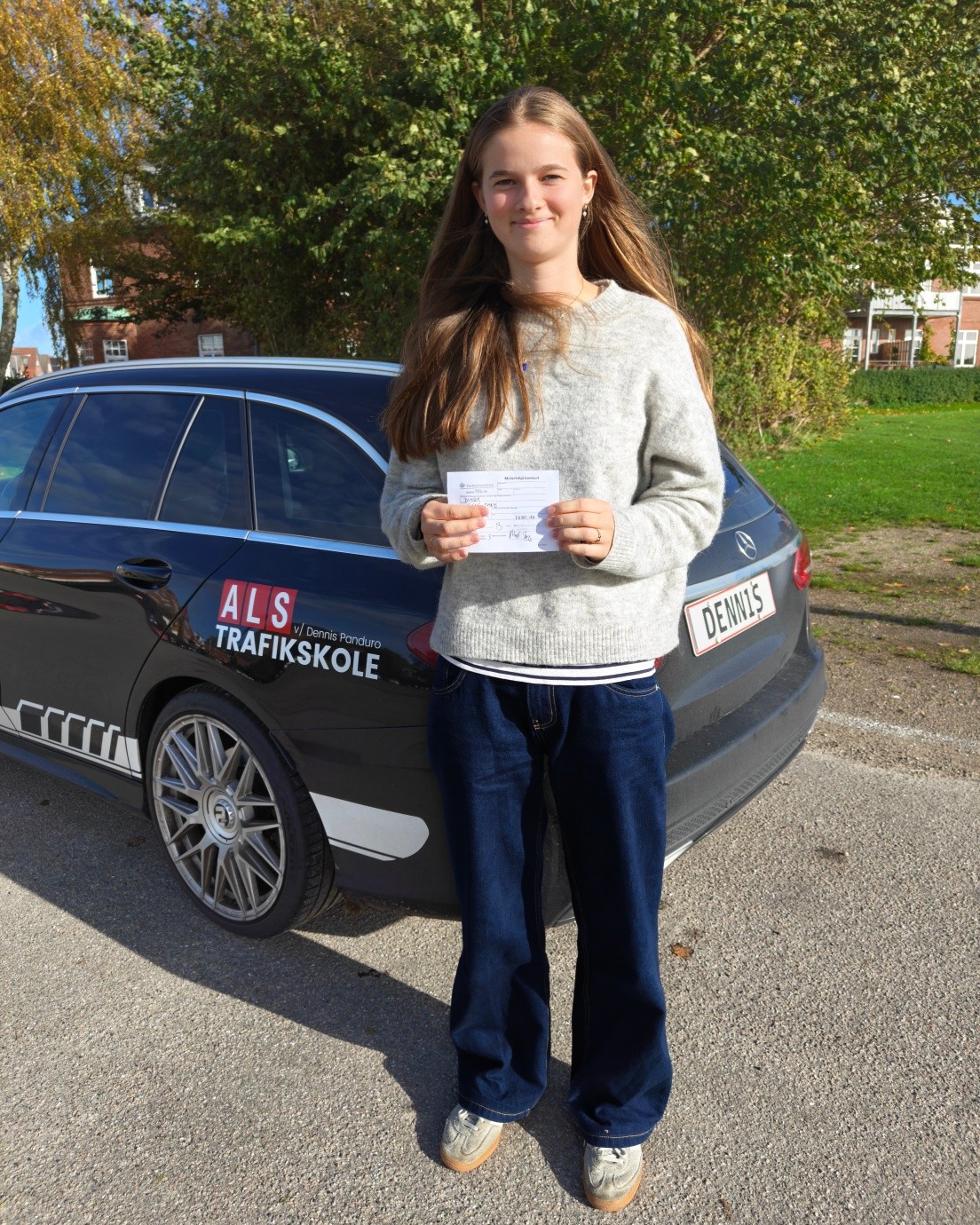 🥳🚗 KÆMPE TILLYKKE, SIGNE! 🚗🥳
Så kom dagen, hvor Signe bestod sin køreprøve og ikke nok med det, hun har klaret DET HELE I FØRSTE HUG! 💪🔥 Det er sgu godt gået! 🤩👏
Det har været en fornøjelse at følge dig på vejen mod kørekortet, og nu venter friheden bag rattet og masser af nye oplevelser på vejene. 🚘💨
Tak for tilliden, Signe – pas godt på dig selv derude, og nyd friheden! ❤️
#Kørekort #Køreprøve #Bestået #AlsTrafikskole #Sønderborg